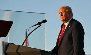 Ông Trump quay lại nơi bị ám sát hụt, tuyên bố không bỏ cuộc Ông Trump quay lại nơi bị ám sát hụt, tuyên bố không bỏ cuộc
