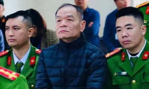Ông Lê Thanh Vân khai 'nhận tiền của doanh nghiệp để họ vui' Ông Lê Thanh Vân khai 'nhận tiền của doanh nghiệp để họ vui'
